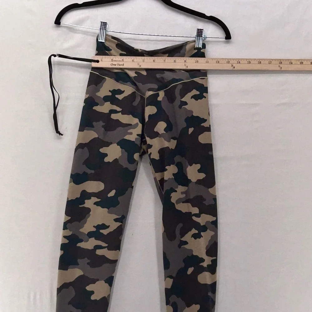 Aerie Crossover Leggings‎ Camo Medium